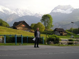 Vor dem Hotel